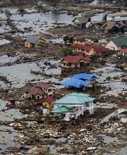 Tumaiguine (Enero) 3, 2005, Lucas 21:10-11,25-28; Salmo 24:1; Salmo 18:30; Mateo 28:20. "Ya anae esta jatutujon sumesede este sija, ayonae infanalag jilo, ya injatsa julo y ilunmiyo; sa esta jijijot y para inmanafanlibre." "Sa estagüe jugagaegueja guiya jamyo todo y jaane, asta y jinecog y tano. Amen." Lucas 21:28; Mateo 28:20.