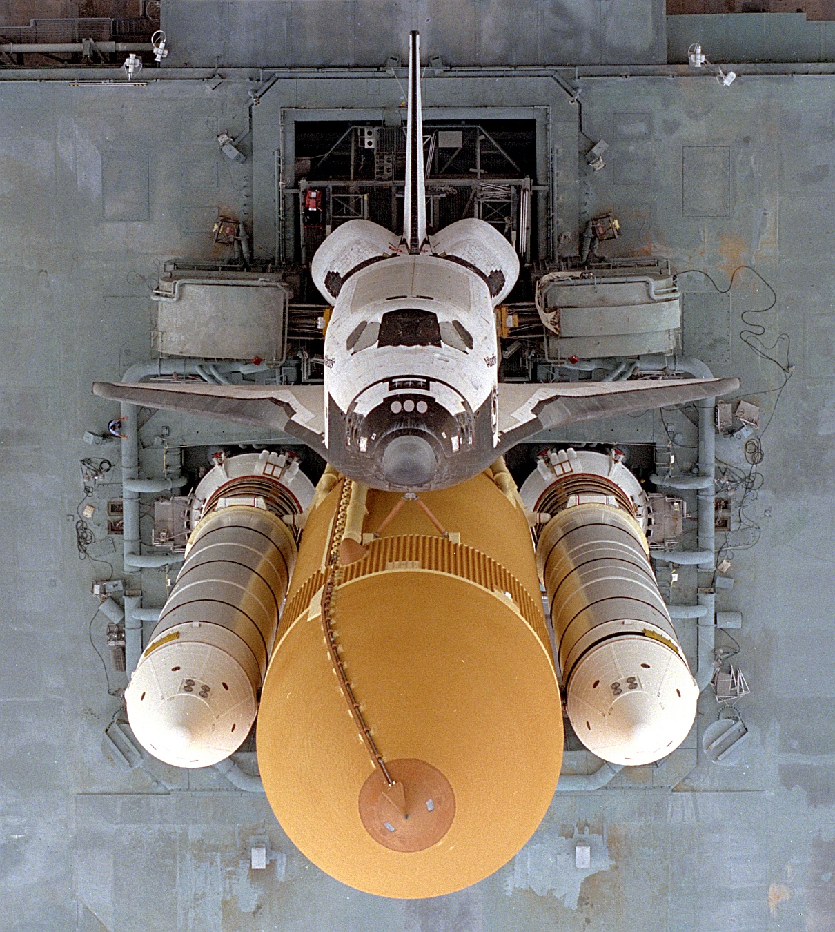 gpw-20051129-NASA-GPN-2000-001877-looking-directly-down-at-STS-79-Space-Shuttle-Atlantis-Florida-19960820-medium.jpg