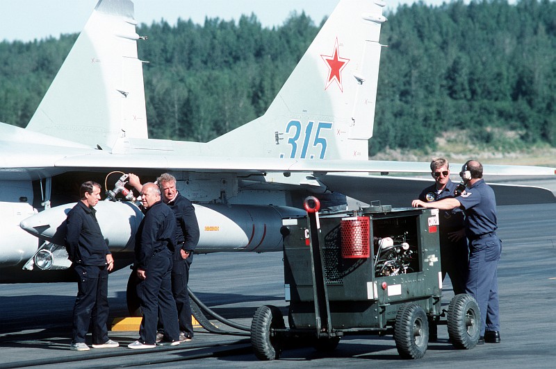 gpw-200701d-UnitedStatesAirForce-DFST9005770-CCCP-USSR-Soviet-aircraft-refueling-Elmendorf-AFB-Alaska.jpg