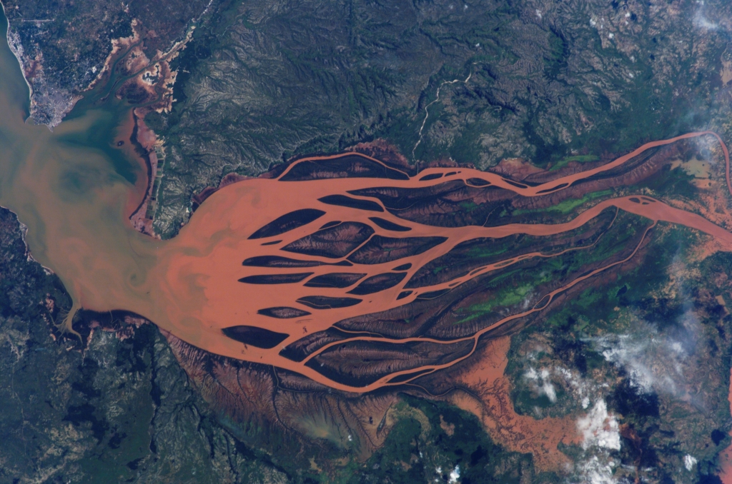 Betsiboka River, March 8, 2005, Repoblikan'i Madagasikara / Rpublique de Madagascar - Republic of Madagascar, As Seen From the International Space Station (Expedition Ten). Photo Credit: NASA; International Space Station Imagery (http://spaceflight.nasa.gov/gallery/images/station/crew-10/ndxpage1.html), ISS010-E-19333 (http://spaceflight.nasa.gov/gallery/images/station/crew-10/html/iss010e19333.html), NASA Human Space Flight (http://spaceflight.nasa.gov), National Aeronautics and Space Administration (NASA, http://www.nasa.gov), Government of the United States of America.